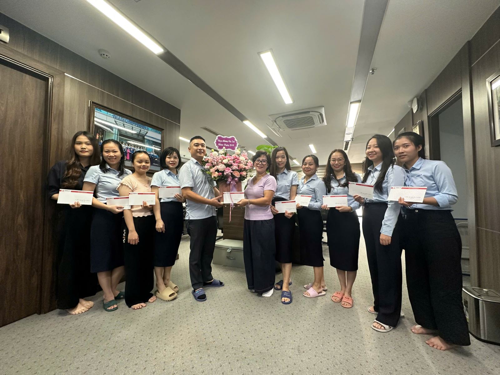 Chào mừng Ngày Phụ nữ Việt Nam 20/10 – Tôn vinh một nửa yêu thương 